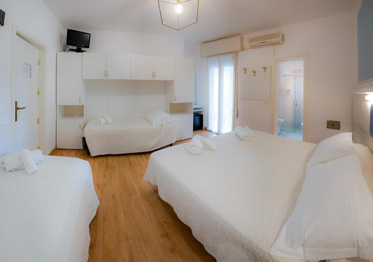 Hotel Gioiosa Cesenatico Esterno foto