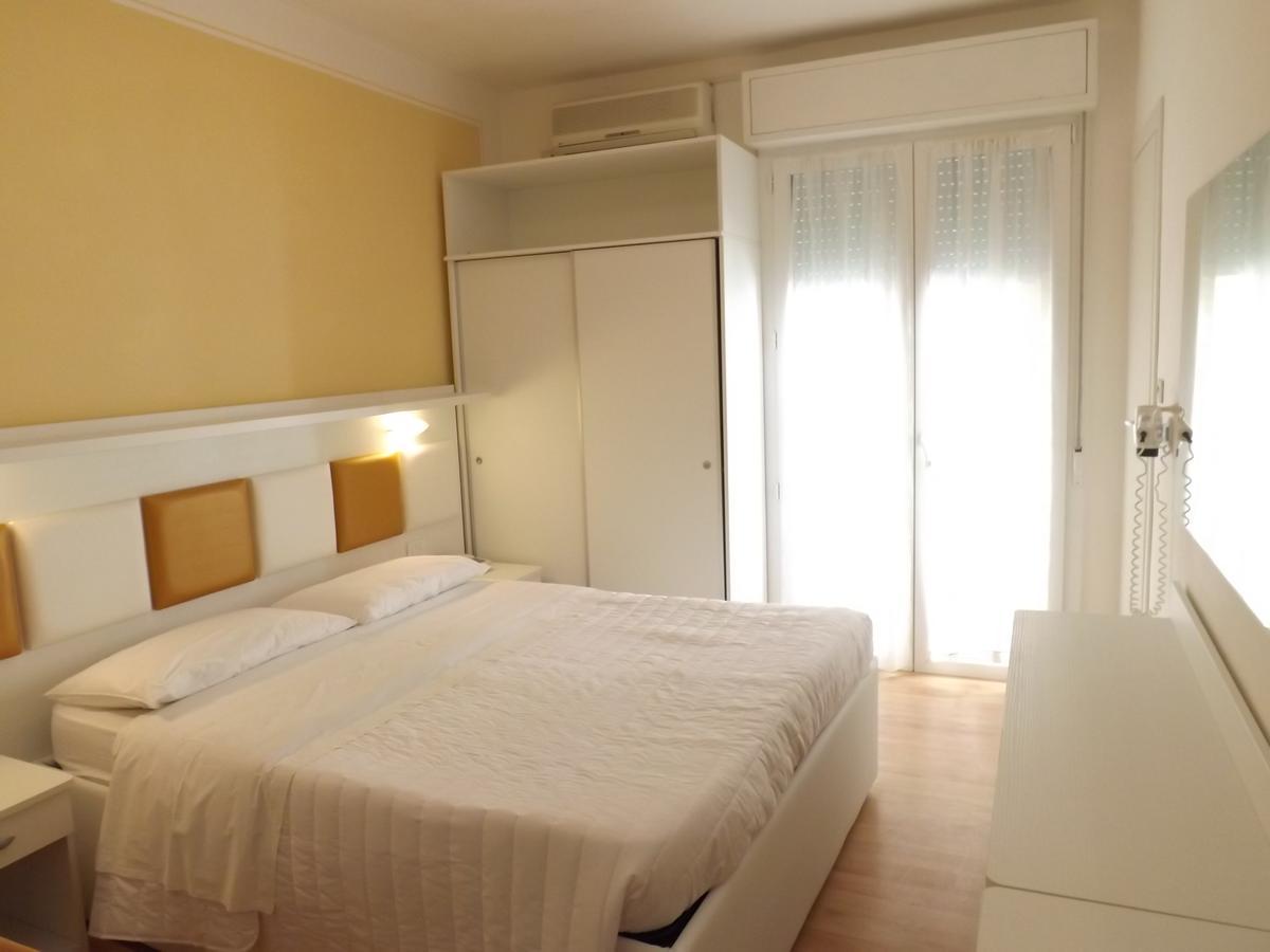 Hotel Gioiosa Cesenatico Esterno foto