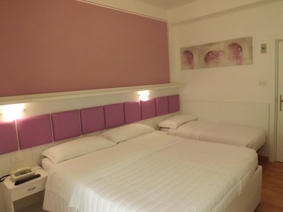 Hotel Gioiosa Cesenatico Esterno foto