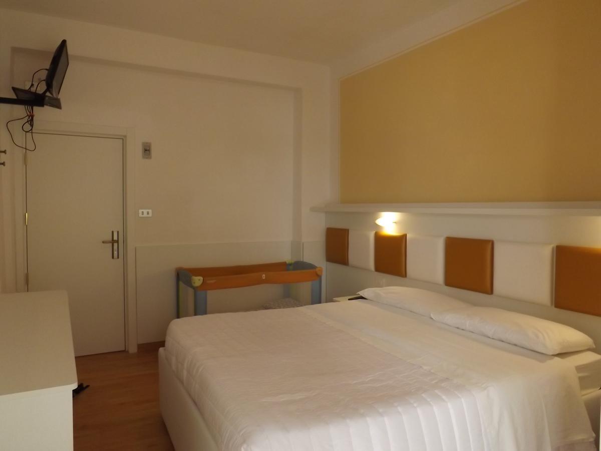 Hotel Gioiosa Cesenatico Esterno foto