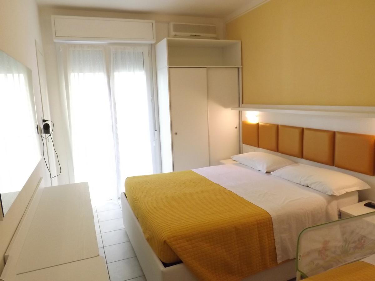 Hotel Gioiosa Cesenatico Esterno foto